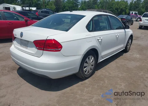 2013 Volkswagen Passat 2.5L S z USA, uszkodzony, nr VIN 1VWAP7A3XDC028293